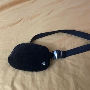 lululemon Everywhere Belt Bag Fleece